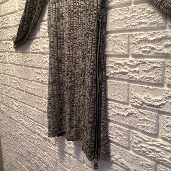 Tunic.  Black and white - Picture 2 of 5